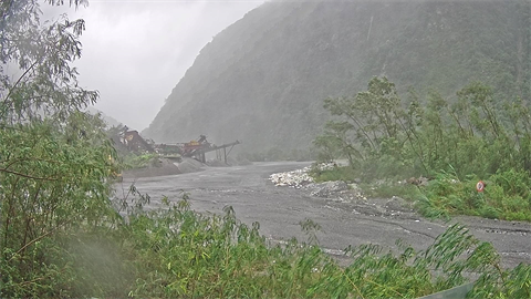 瑞鑫砂石場旁左岸
