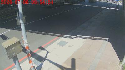 中正一路高速公路涵洞下方