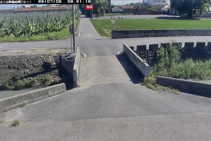 大三元牧場旁路口