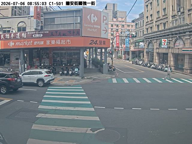 桃園區龍安街142-1號前 85度C