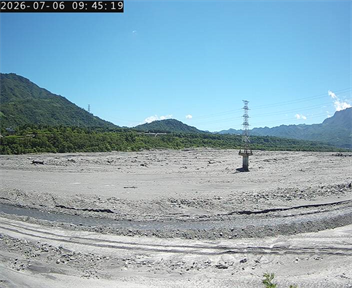 鹿鳴 前方(北)