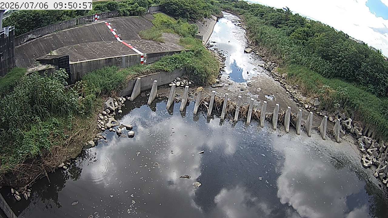 龜子港排水出口閘門內水